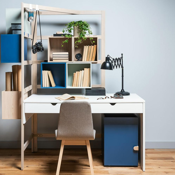 Bàn học với chất liệu gỗ công nghiệp MFC