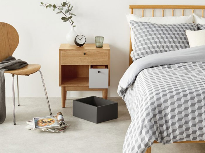 Có nên sử dụng tủ đầu giường gỗ công nghiệp cho phòng ngủ?