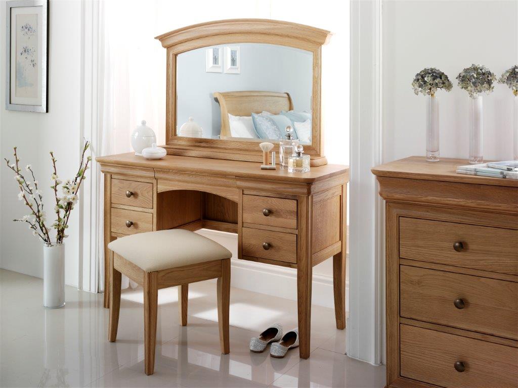 Ứng dụng gỗ MDF trong thiết kế bàn trang điểm