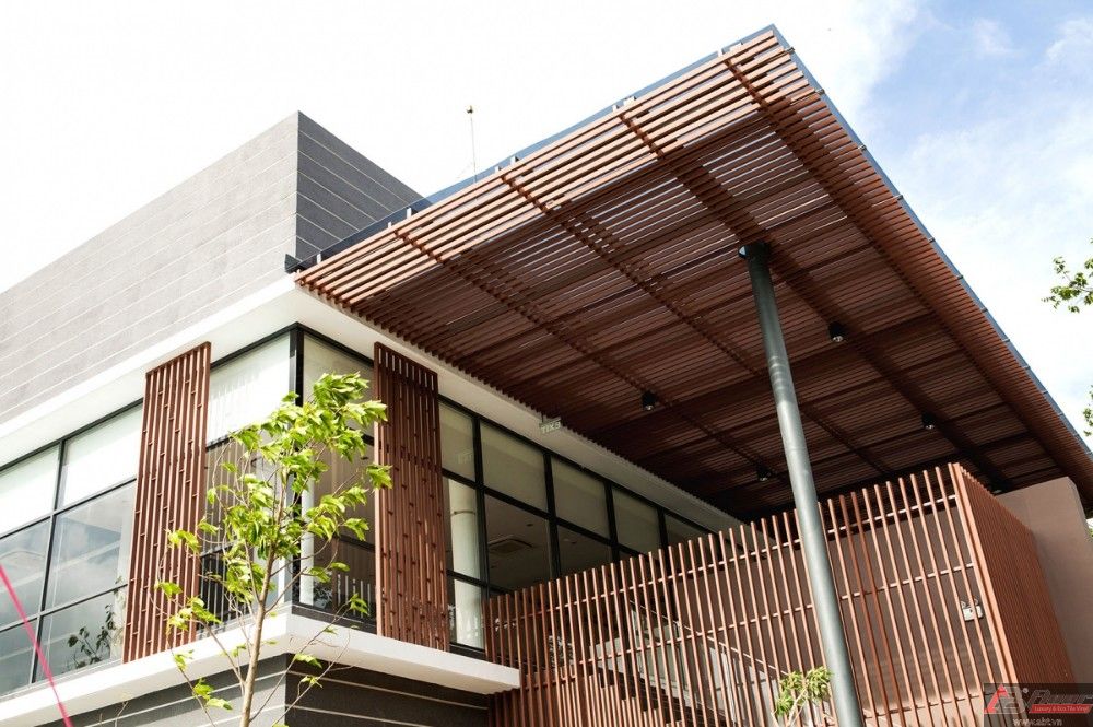 Gỗ nhựa làm hệ lam trang trí