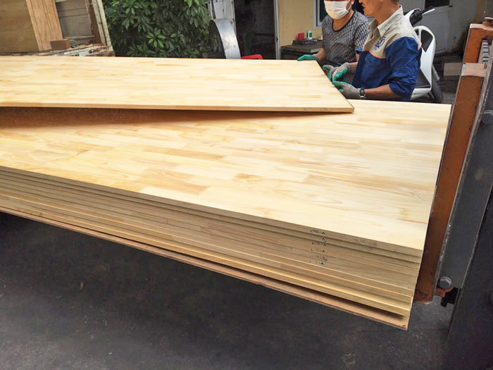 Hình ảnh tấm gỗ cao su ghép thanh tại kho Hiếu Hương