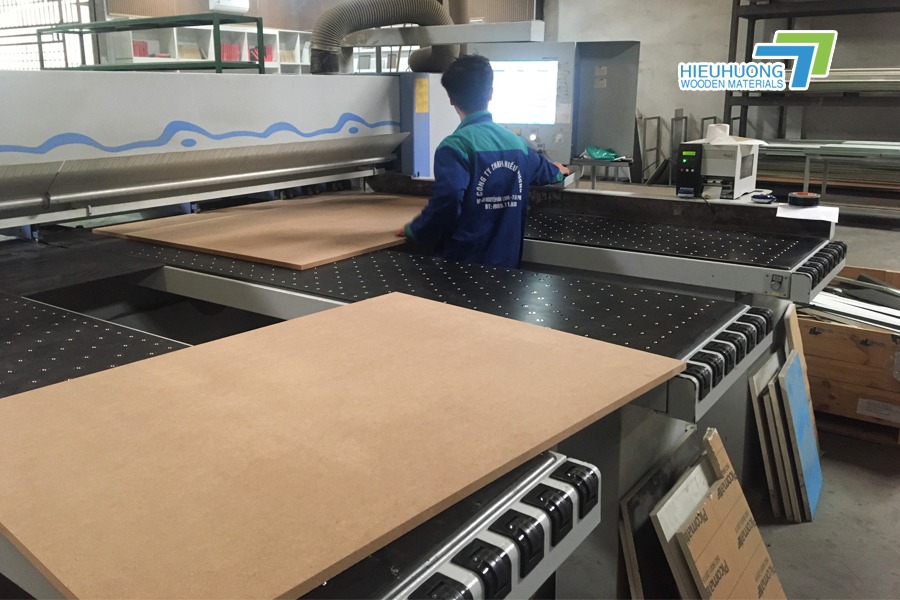 Máy cắt ván gỗ Homag