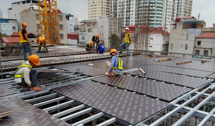 Ứng dụng của tấm ván coppha phủ phim đen trong xây dựng