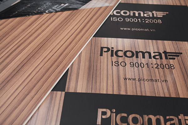 Tấm nhựa Picomat phủ màng PVC vân gỗ
