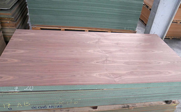 Ván MDF phủ Veneer óc chó mặt A