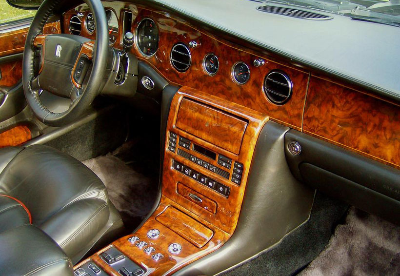 Gỗ óc chó làm nội thất xe hơi