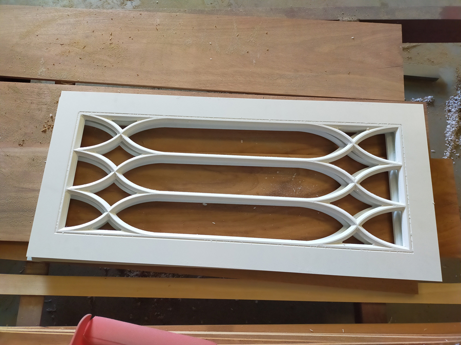 Dịch vụ CNC soi huỳnh cánh tủ, pano cửa theo yêu cầu