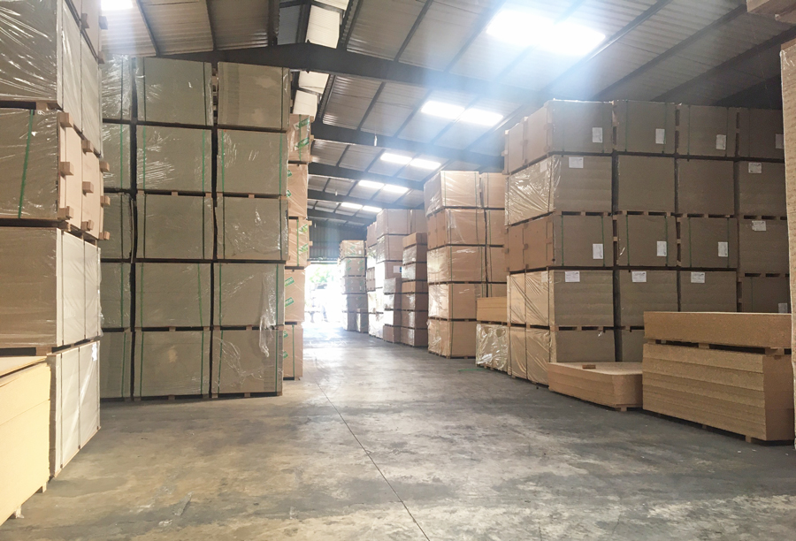 Kho ván gỗ công nghiệp của công ty Hiếu Hương
