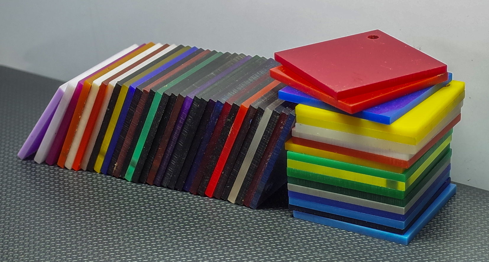 Tấm nhựa Mica có nguồn gốc từ dầu mỏ