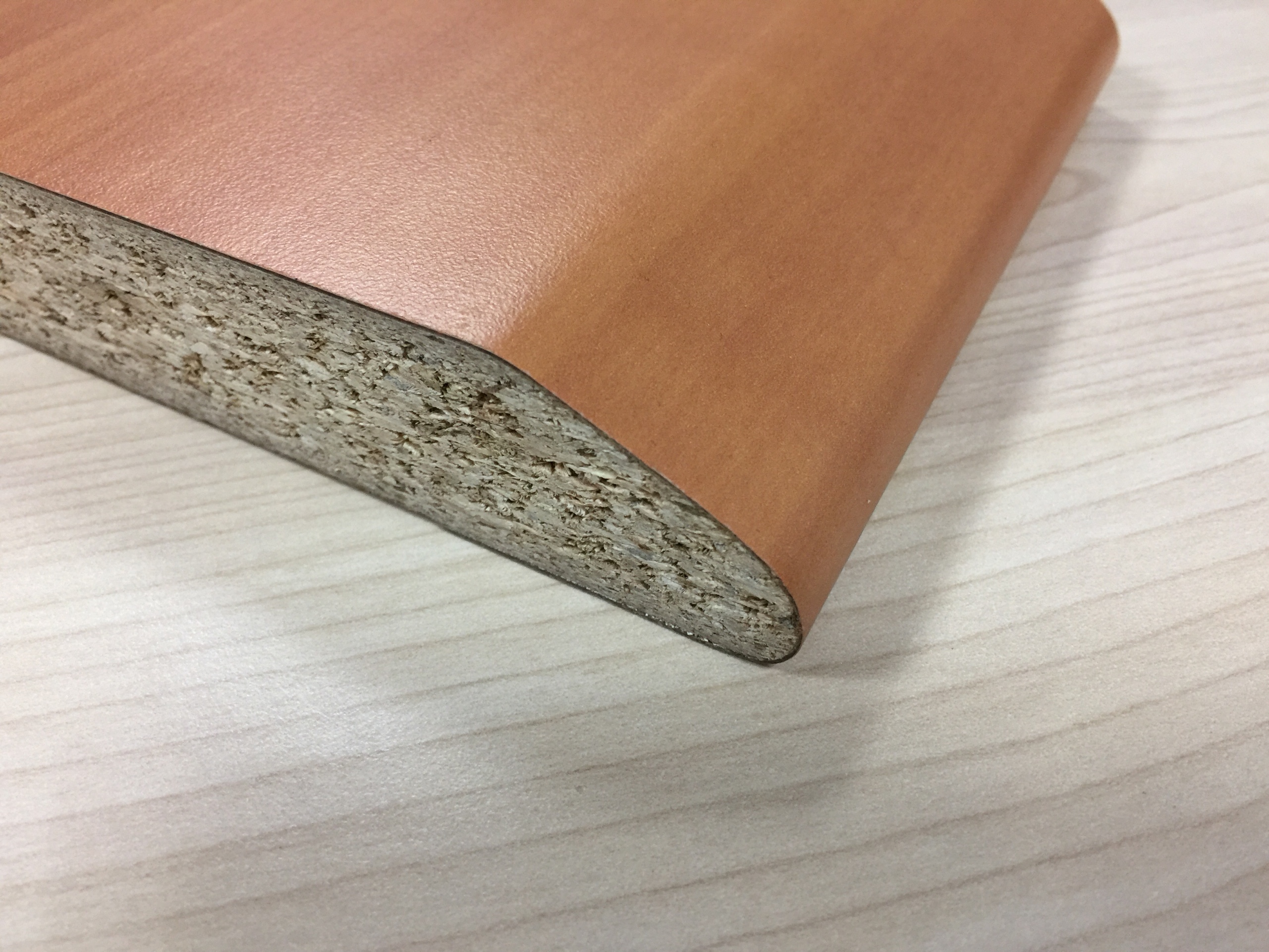 Tấm laminate được dán trên gỗ ván dăm