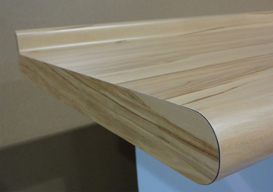 Mặt bàn được bo cong bằng tấm laminate