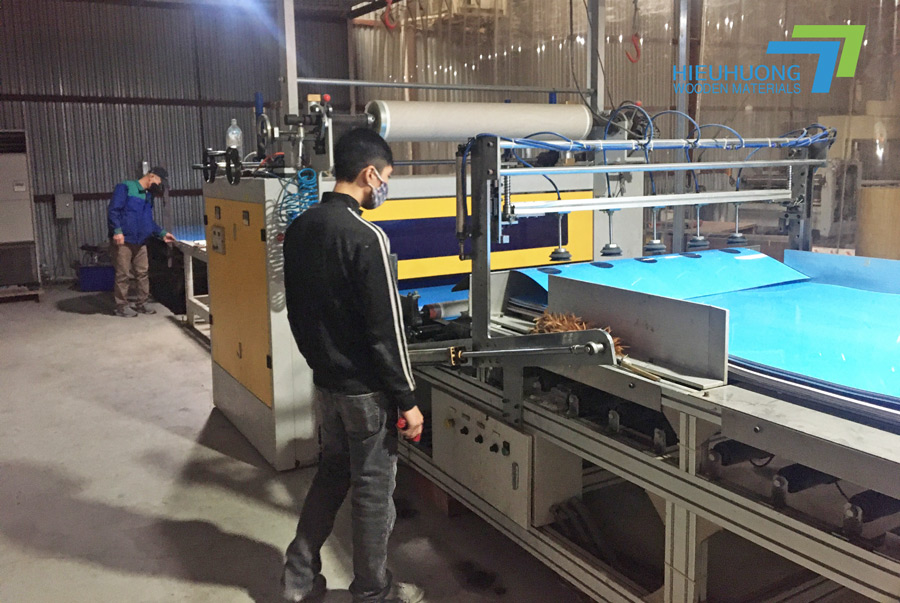 Dịch vụ gia công dán mặt Laminate bằng keo nhiệt PUR