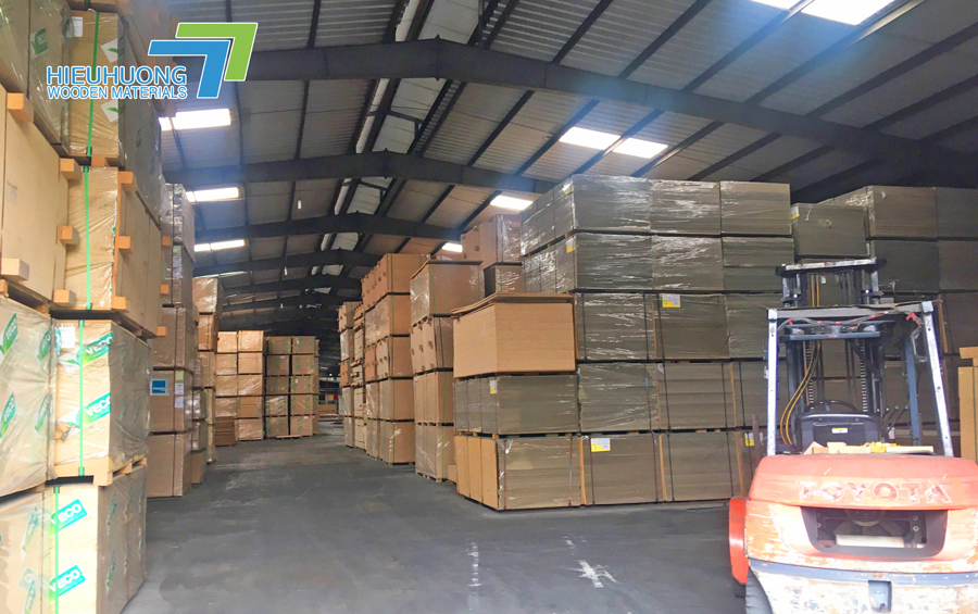 Kho gỗ ván ép rộng hơn 17000 m2 của Hiếu Hương