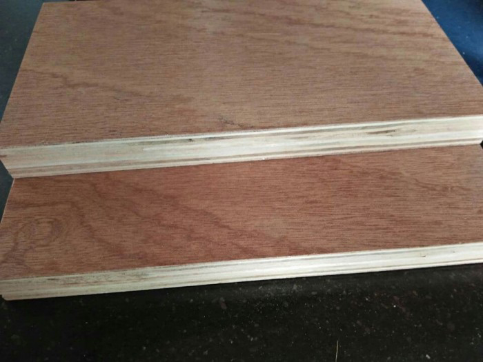 Tấm gỗ dán dầu nhỏ