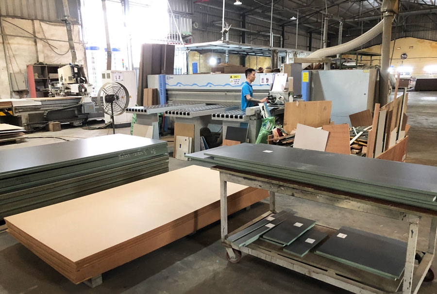 Máy gia công cắt tấm gỗ công nghiệp