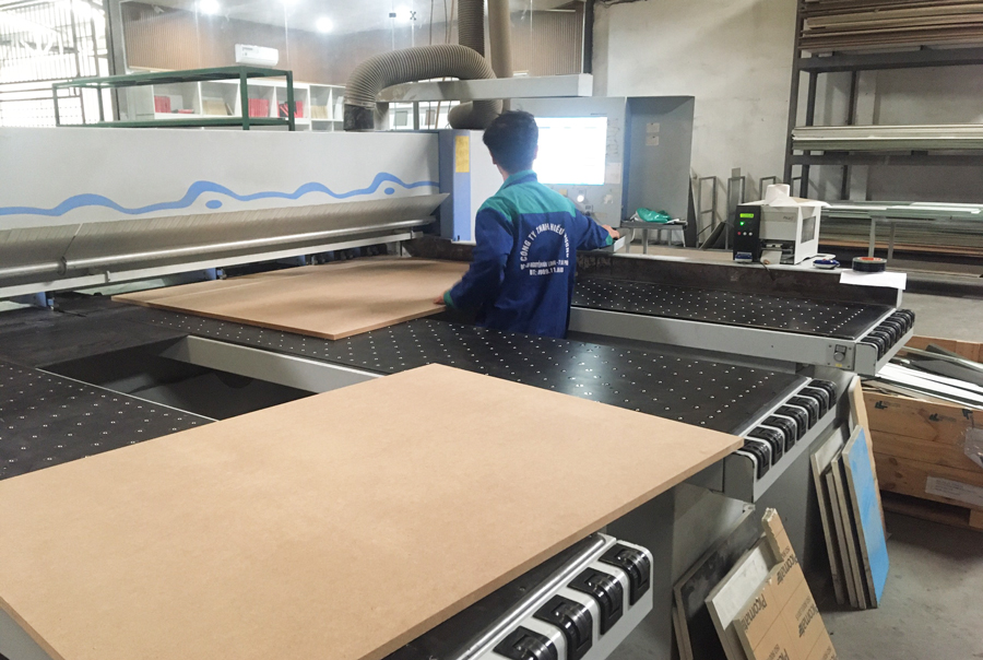 Cắt gỗ theo yêu cầu giá tốt, trang thiết bị hiện đại