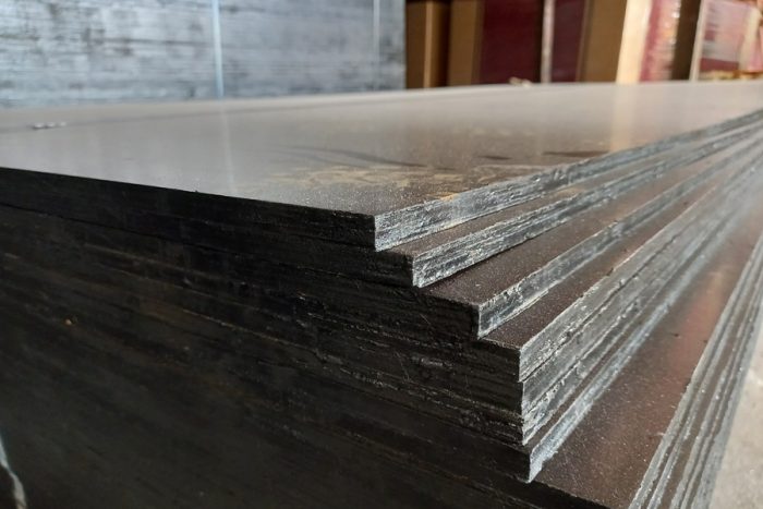 Gỗ dán coppha phủ phim đen trong xây dựng