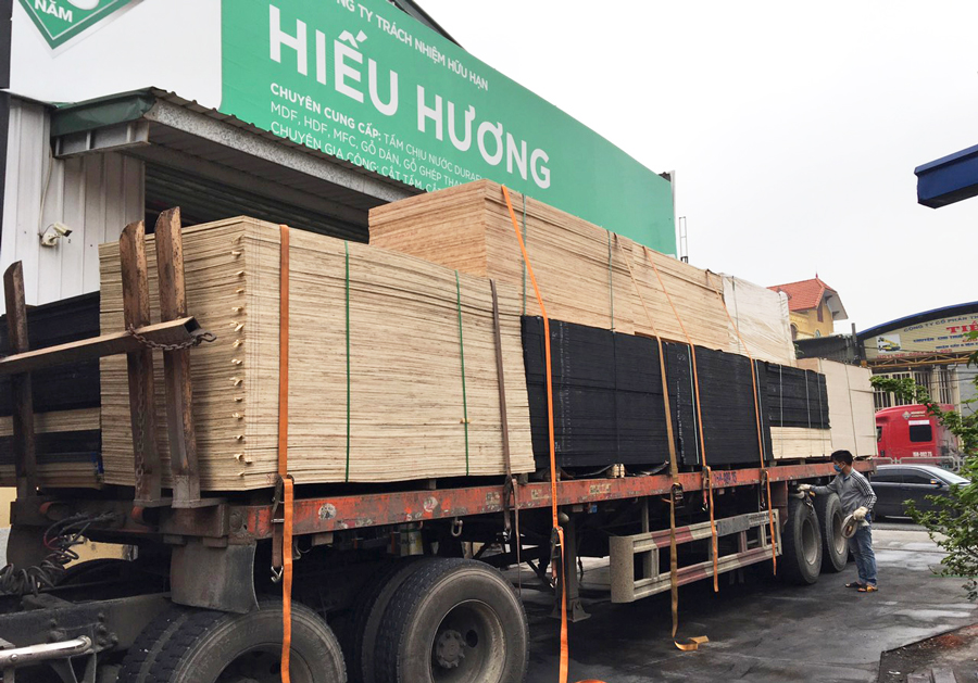 Kho gỗ ván ép của công ty Hiếu Hương