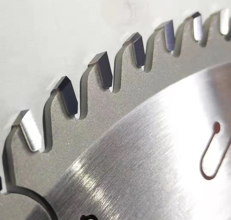 Chất lượng lưỡi cưa ảnh hưởng trực tiếp đến việc cắt ván