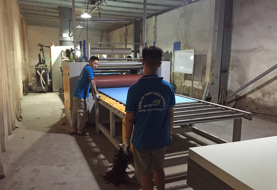 Máy gia công dán mặt gỗ Acrylic và Laminate