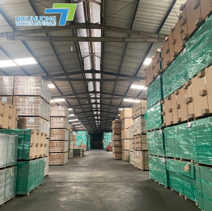 Nhà kho ván MDF rộng 2 ha của Hiếu Hương