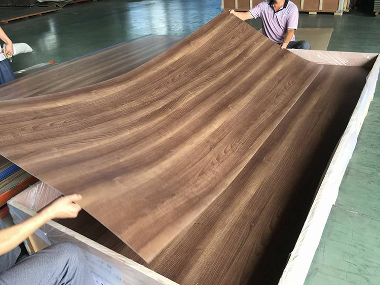 Lớp giấy trang trí đã được ngâm tẩm keo Melamine