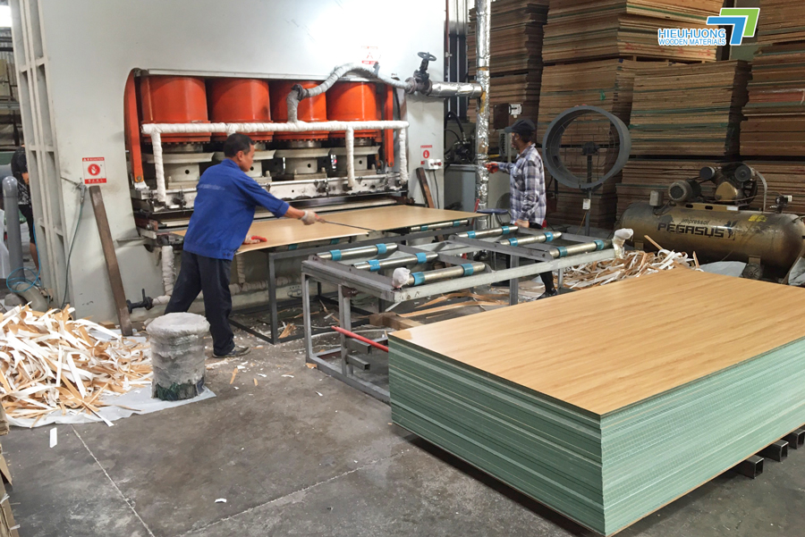 Máy gia công dán phủ bề mặt melamine của Hiếu Hương