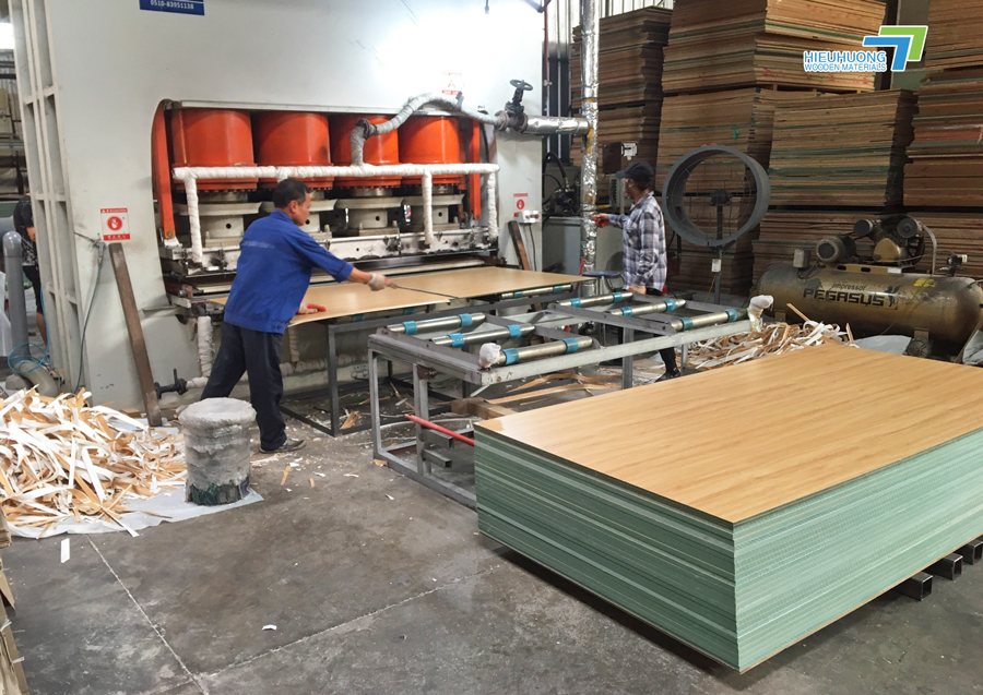 Gỗ MDF phủ melamine có bền không? Giá bao nhiêu?