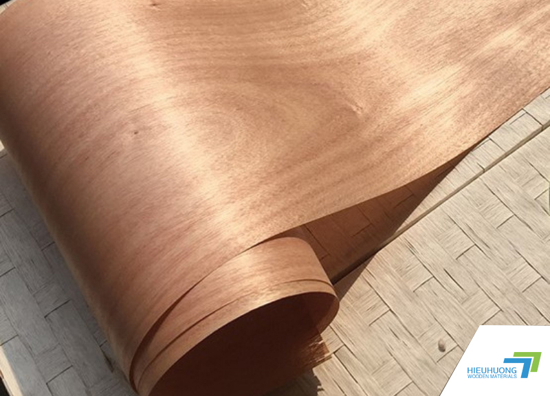 Veneer là lớp gỗ mỏng được lạng bóc ra từ gỗ tự nhiên