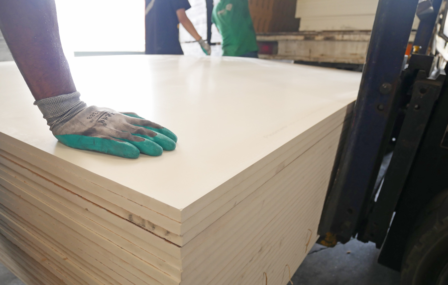 Hình ảnh tấm gỗ nhựa Picomat tại kho Hiếu Hương