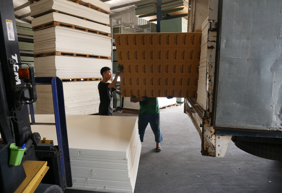 Hình ảnh gỗ nhựa Picomat tại kho Hải Phòng