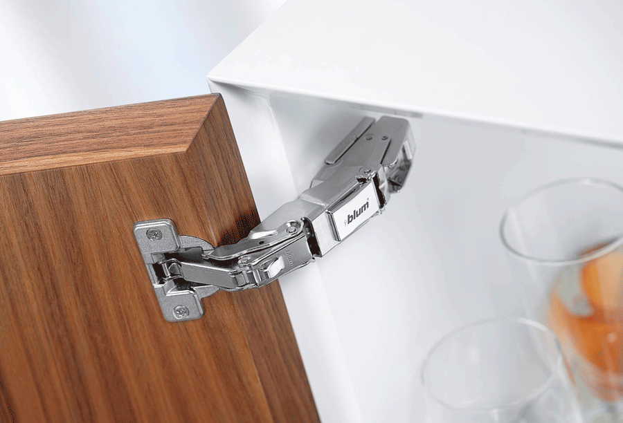 Lắp bản lề không phù hợp cũng có thể khiến gỗ bị cong