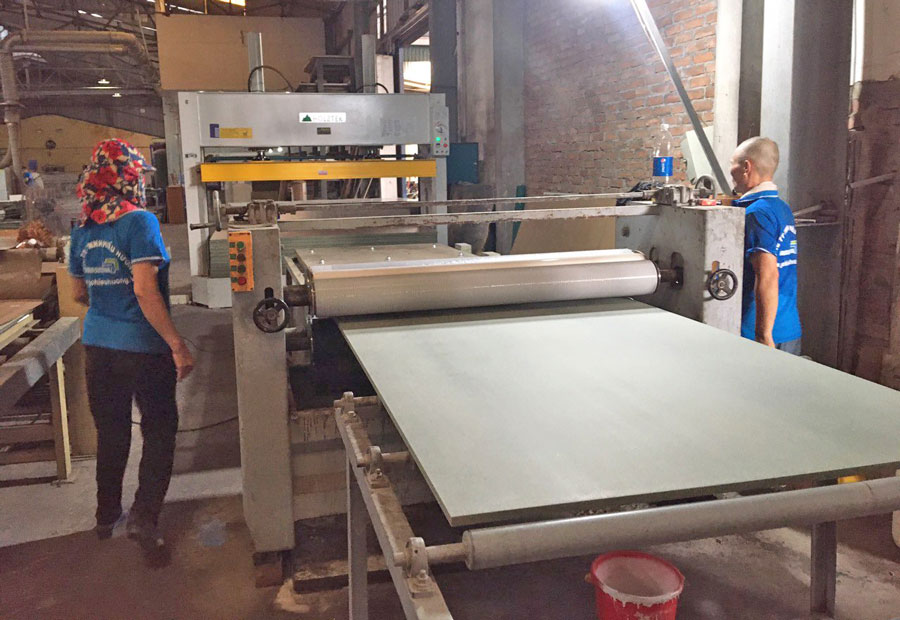 Hệ thống máy dán Laminate bằng keo sữa Jowat