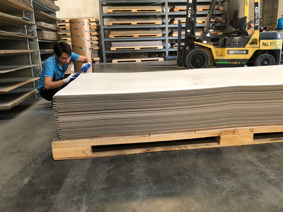 Hình ảnh tấm Laminate trong kho hàng của Hiếu Hương