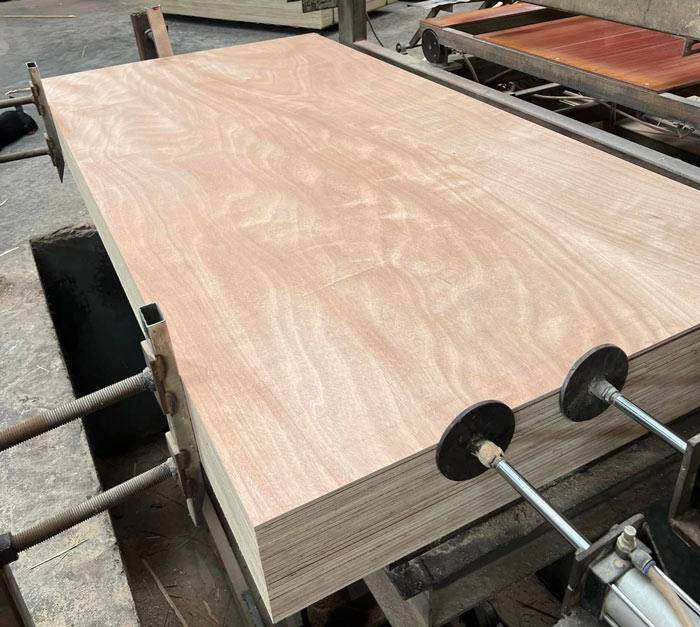 Hình ảnh gỗ dán dầu đài loan chịu lực