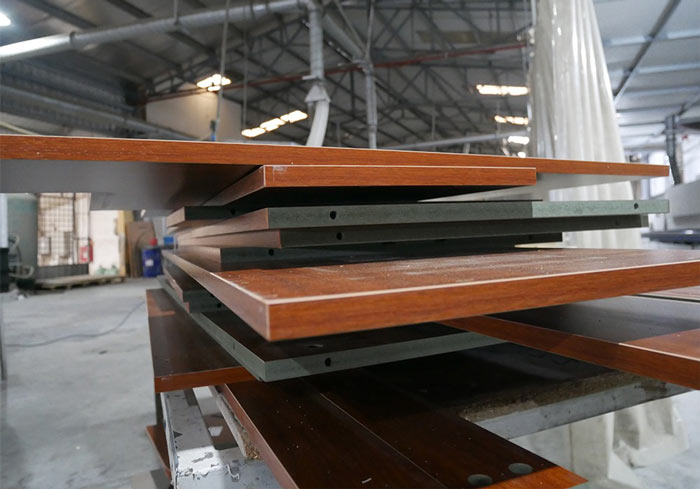 Các tấm ván MDF đã được dán nẹp chỉ cạnh PVC