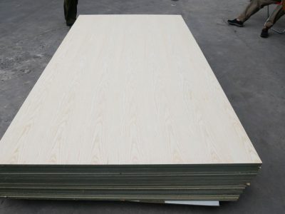 Hình ảnh gỗ mdf phủ veneer sồi trong kho Hiếu Hương