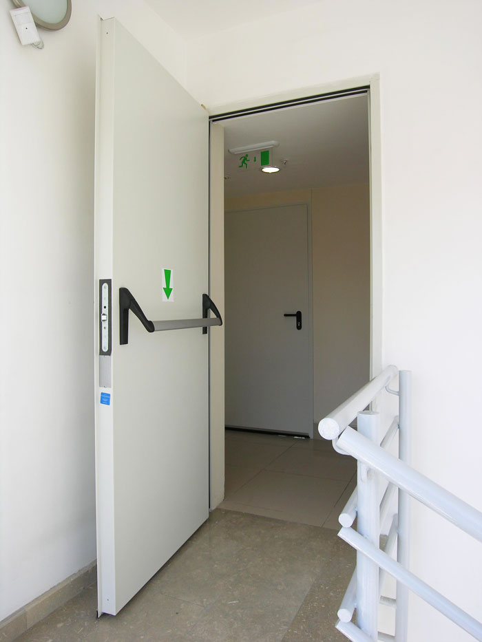 Cửa chống cháy khu vực thoát hiểm và cầu thang bộ