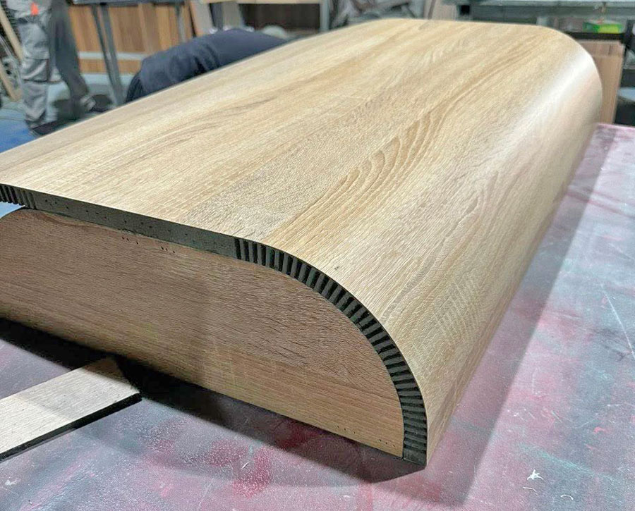 Gỗ MDF xẻ rãnh mặt sau để uốn cong